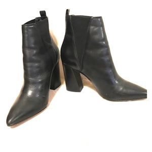Black leather ankleboots w/heel by steve madden s8